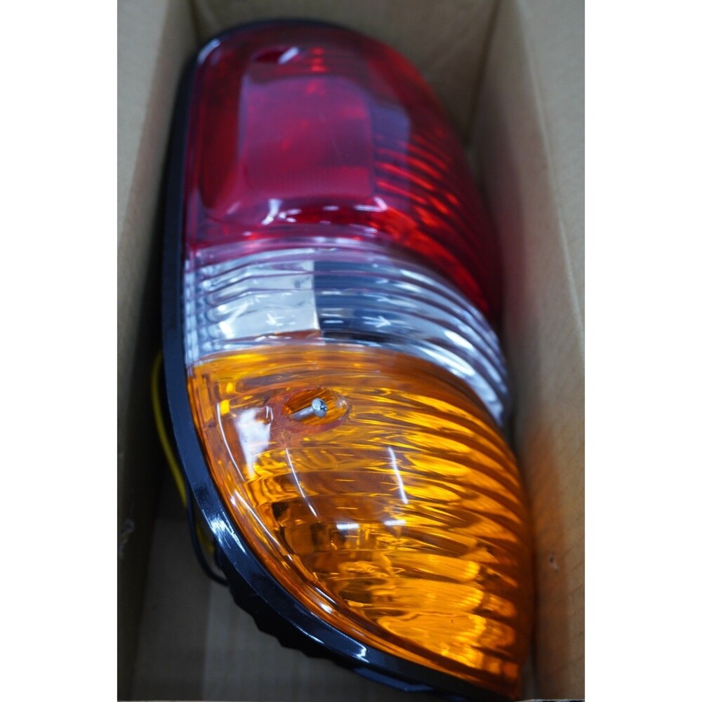 2001-2004 TOYOTA TACOMA Tail Light Tail Lamp Right TYC 11-5536-00-1N